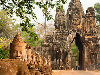 Old temple with buddha's lined up to the entrance